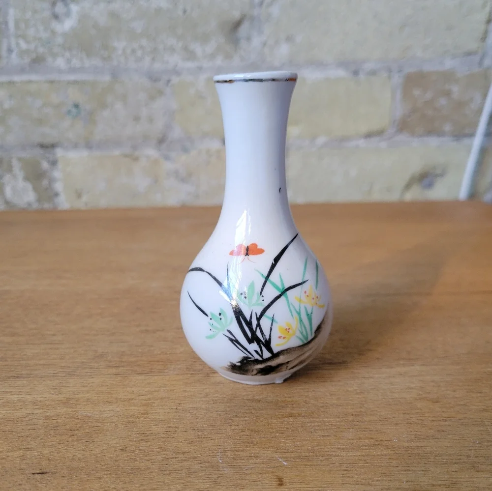 Vintage Mini Chinese Porcelain Bud Vase Butterfly Floral